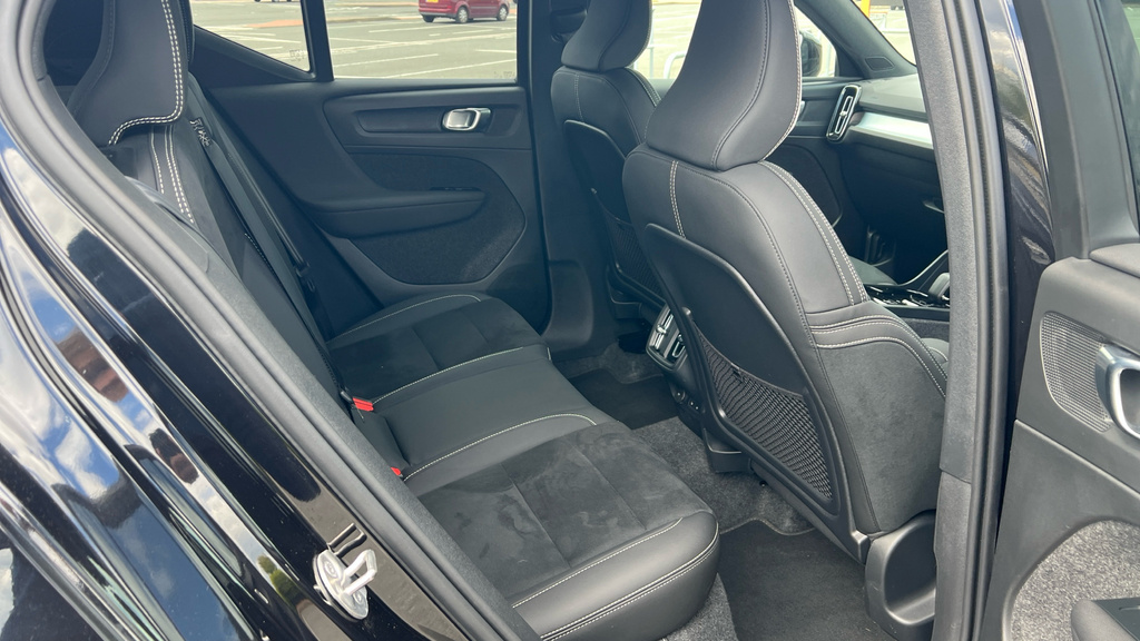 Volvo XC40 2.0 B3p Plus Black Edition Black #23
