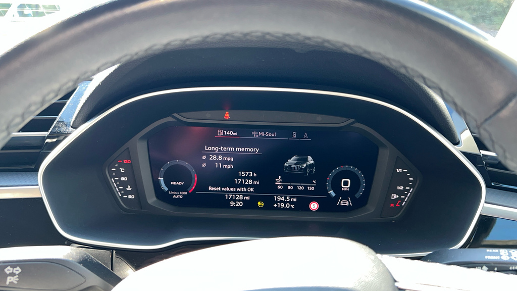 Audi Q3 35 Tfsi Technik Comfortsound Pack Black #40