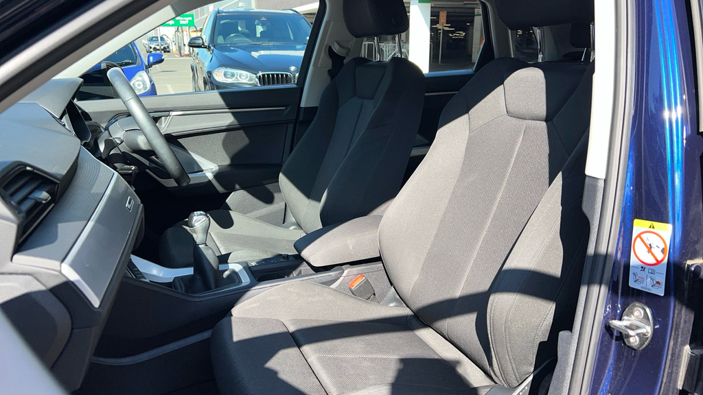Audi Q3 35 Tfsi Technik Comfortsound Pack Black #24