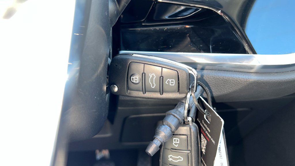 Audi Q3 35 Tfsi Technik Comfortsound Pack Black #46