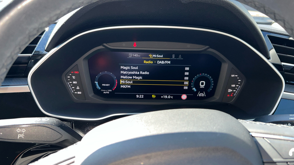 Audi Q3 35 Tfsi Technik Comfortsound Pack Black #51
