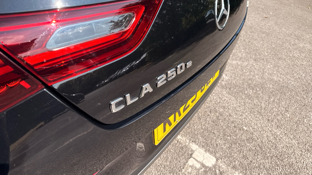 Mercedes-Benz CLA Class 220D Amg Line Premium Plus Tip White #31