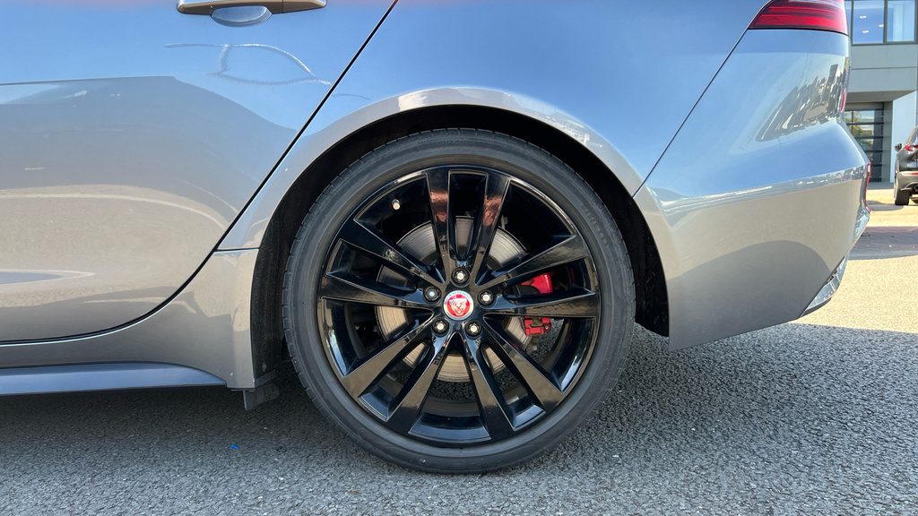 Jaguar XE 2.0 R-dynamic Hse 296 Bhp Red #24