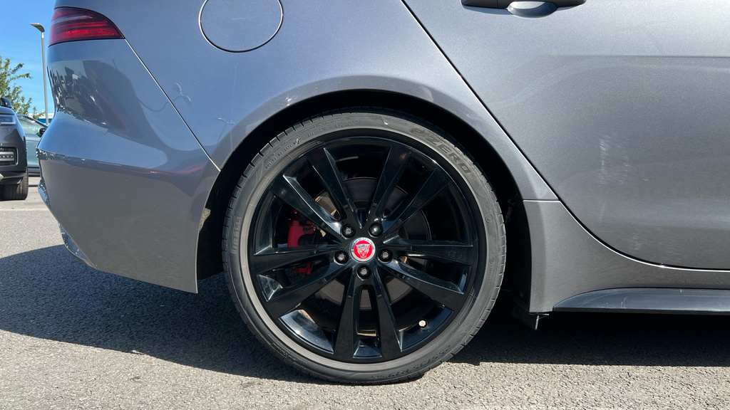 Jaguar XE 2.0 R-dynamic Hse 296 Bhp Red #25