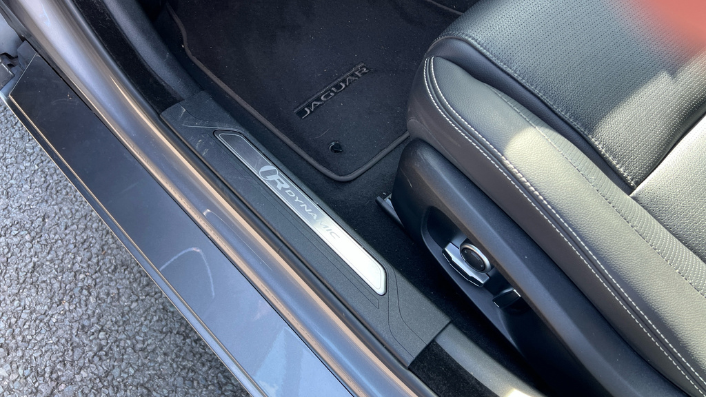 Jaguar XE 2.0 R-dynamic Hse 296 Bhp Red #39