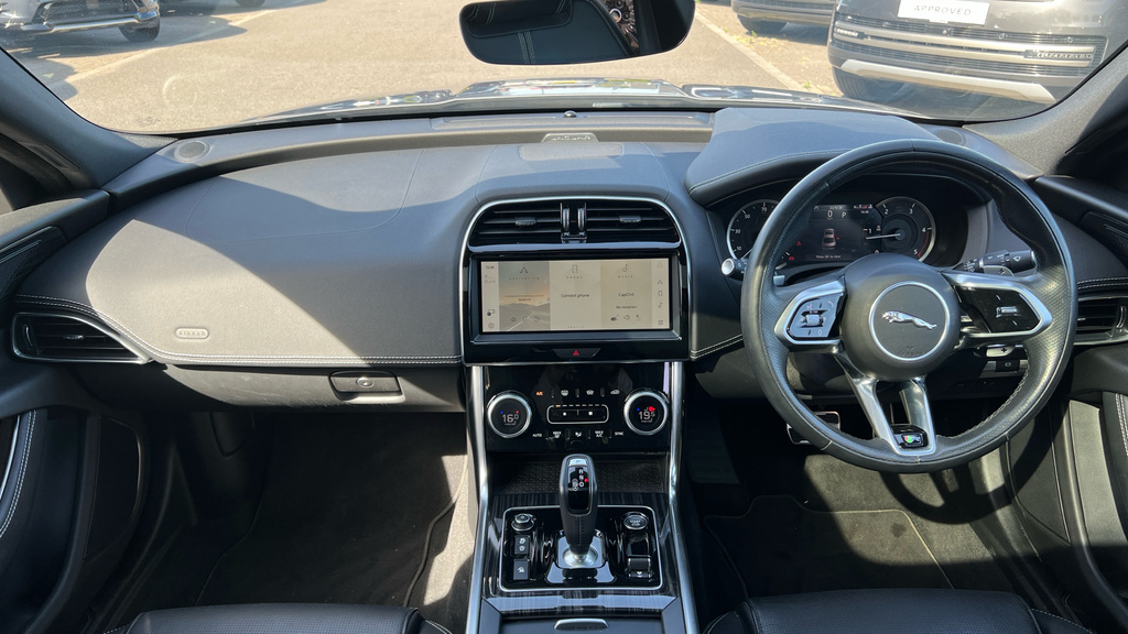 Jaguar XE 2.0 R-dynamic Hse 296 Bhp Red #30