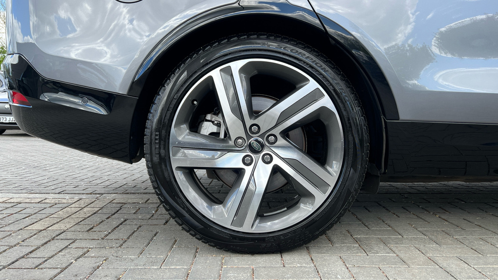 Land Rover Discovery 3L Dynamic Hse Black #35