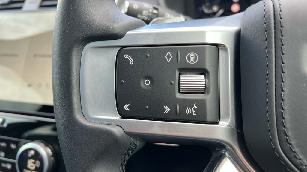 Land Rover Discovery 3L Dynamic Hse Black #57