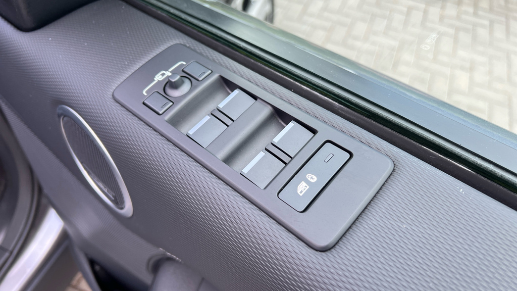 Land Rover Discovery 3L Dynamic Hse Black #69
