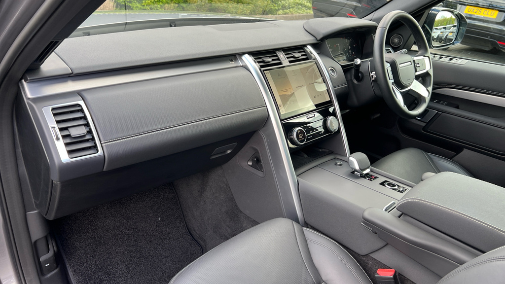 Land Rover Discovery 3L Dynamic Hse Black #18