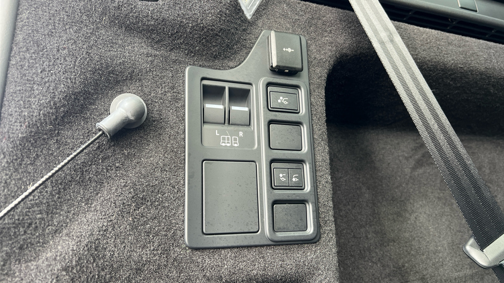 Land Rover Discovery 3L Dynamic Hse Black #30