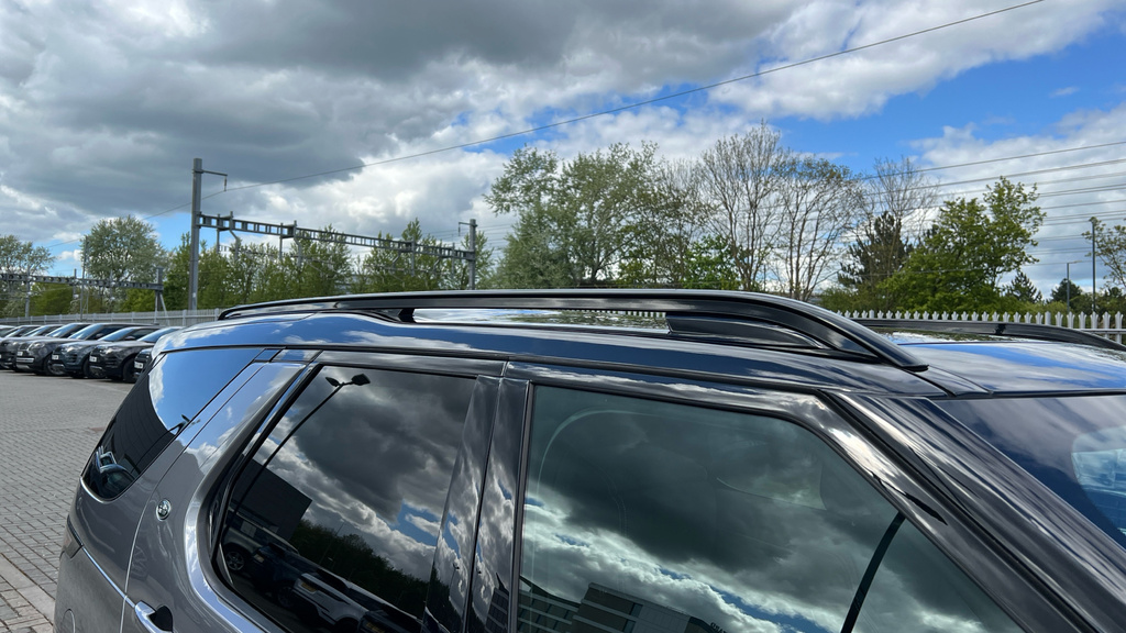 Land Rover Discovery 3L Dynamic Hse Black #3