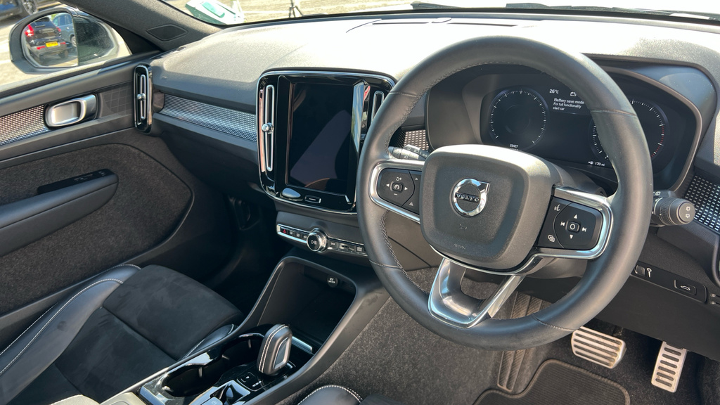 Volvo XC40 Momentum, T3 Black #9