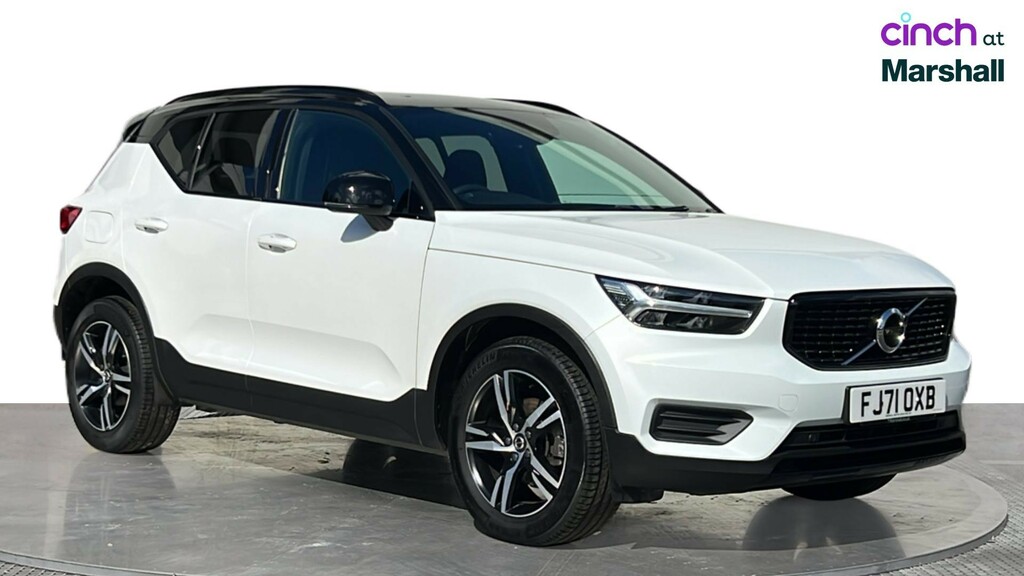 Volvo XC40 Momentum, T3 Black #1