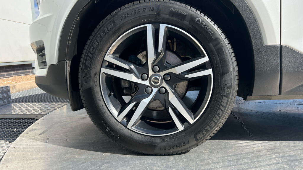 Volvo XC40 Momentum, T3 Black #24