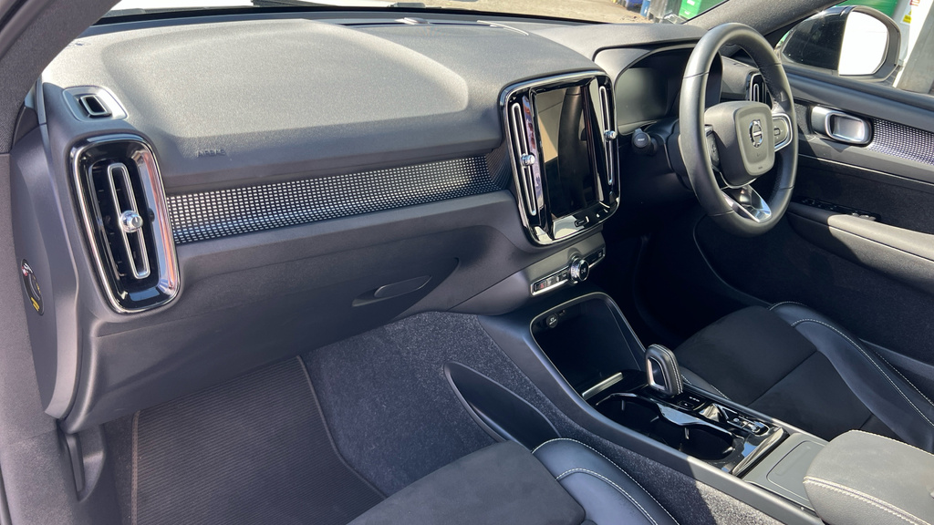 Volvo XC40 Momentum, T3 Black #10