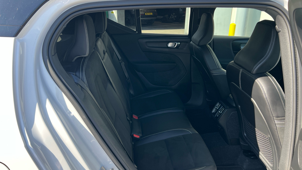 Volvo XC40 Momentum, T3 Black #26