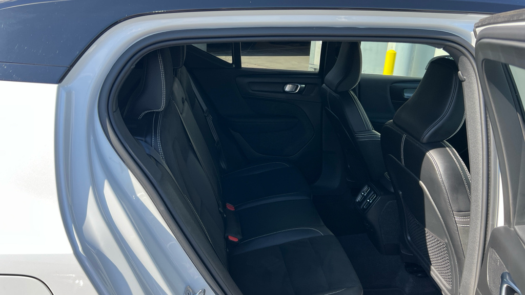 Volvo XC40 Momentum, T3 Black #25