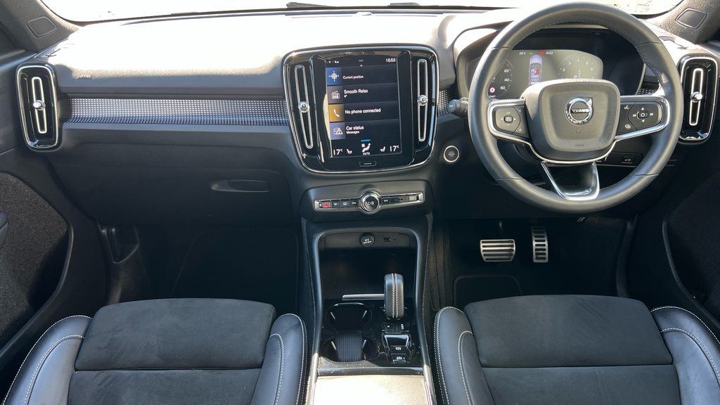 Volvo XC40 Momentum, T3 Black #11