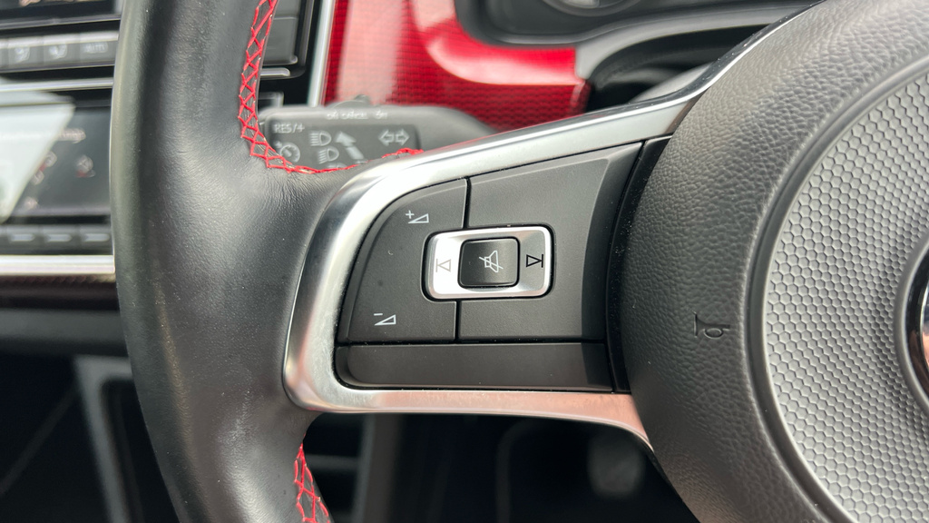 Volkswagen Up 1.0 Move Up Red #28