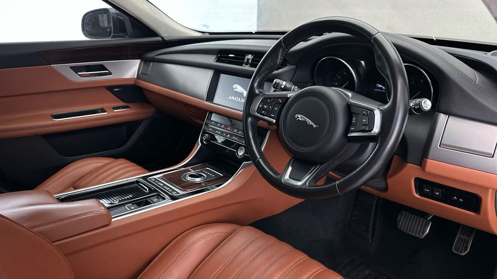 Jaguar XF 3L S Black #12