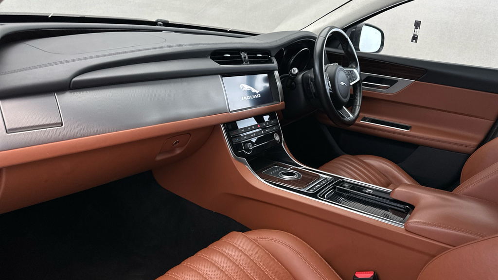 Jaguar XF 3L S Black #13