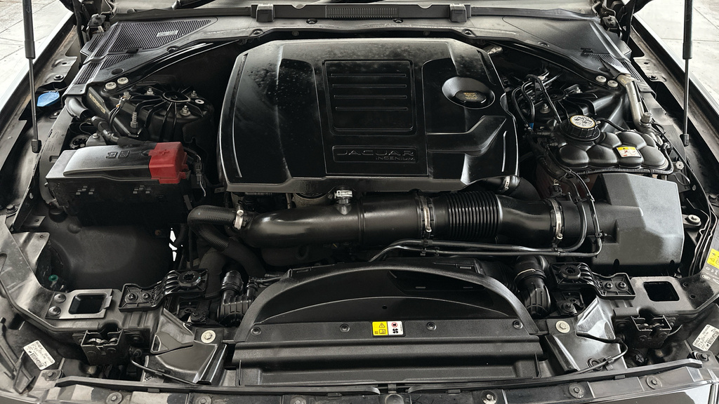 Jaguar XF 3L S Black #25