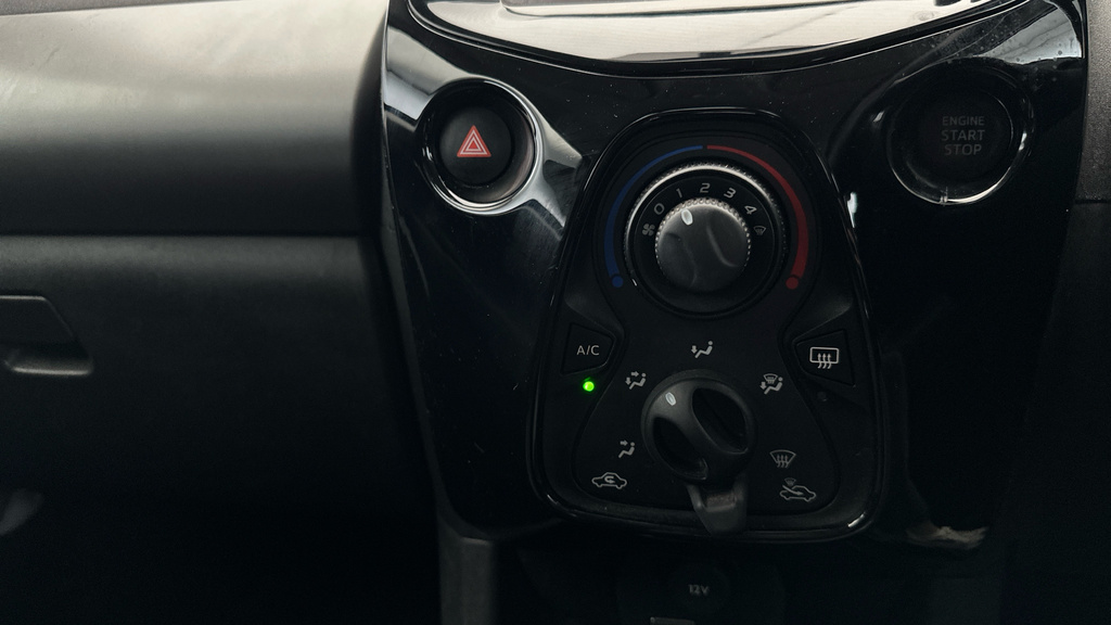 Peugeot 108 108 Active White #14