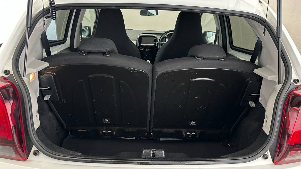 Peugeot 108 108 Active White #18