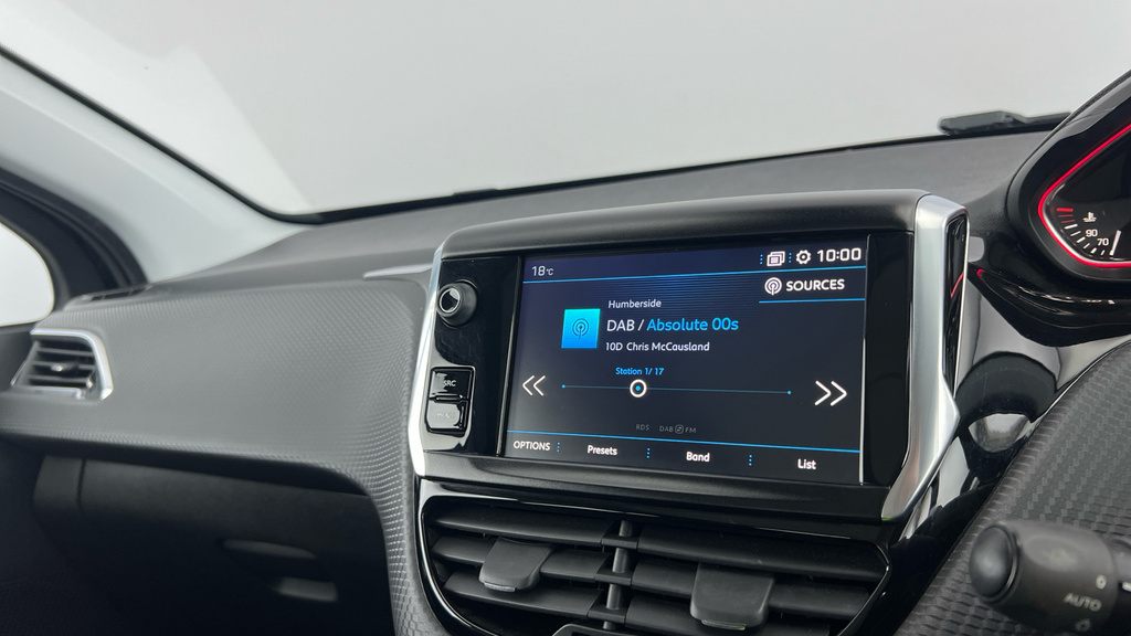 Peugeot 2008 Active White #17