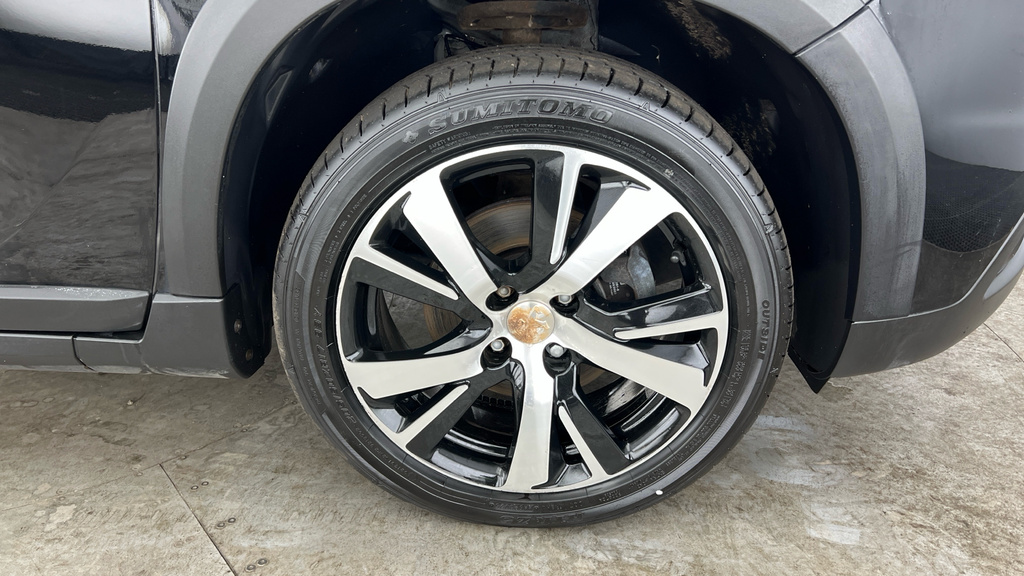 Peugeot 2008 Active White #25