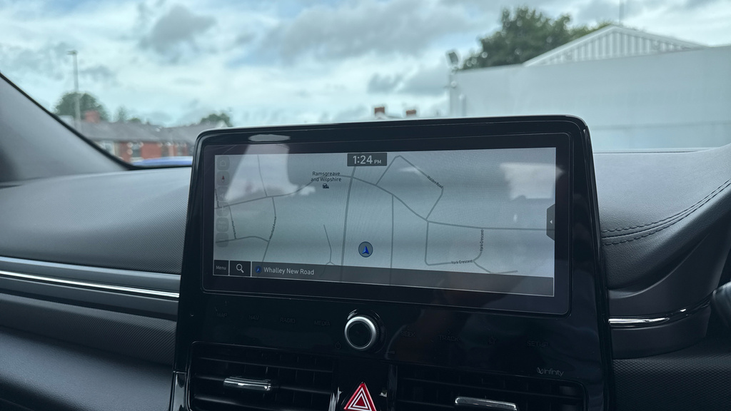 Hyundai Ioniq Premium White #29