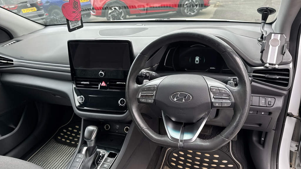 Hyundai Ioniq Premium White #11
