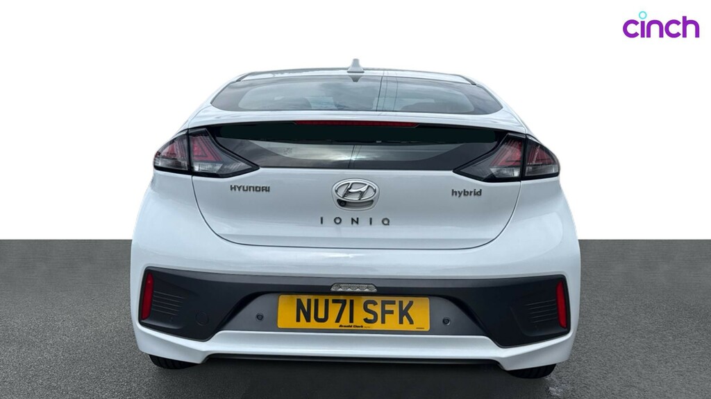 Hyundai Ioniq Premium White #4