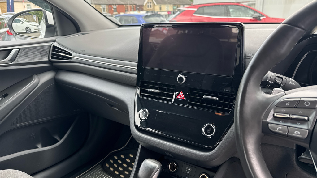 Hyundai Ioniq Premium White #12