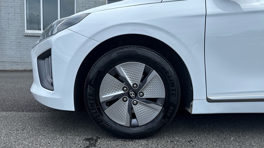 Hyundai Ioniq Premium White #17
