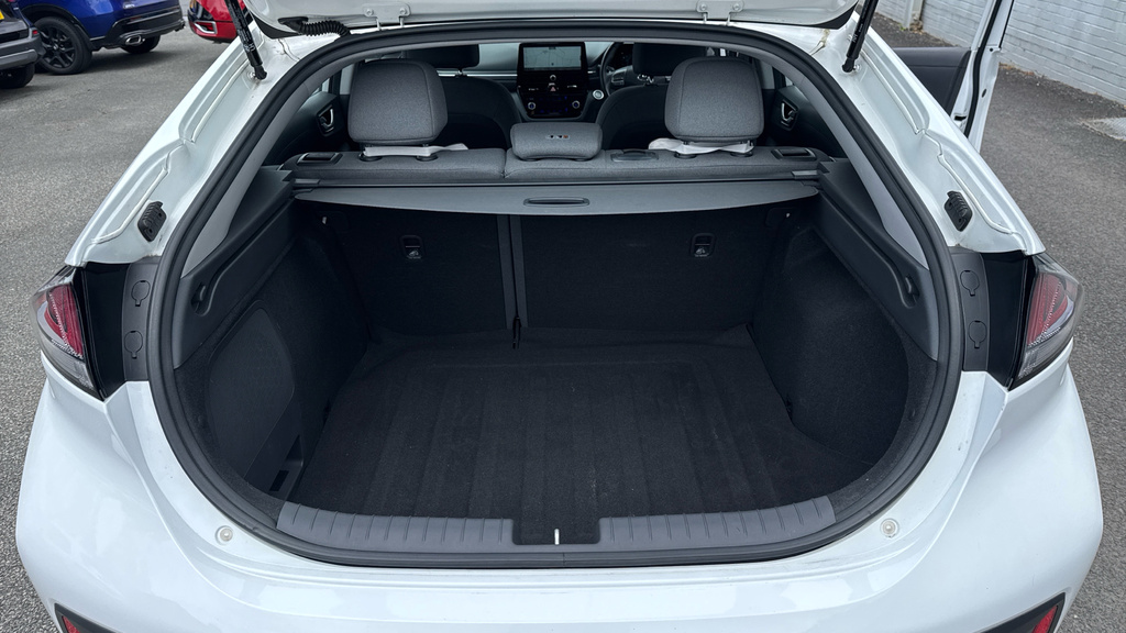 Hyundai Ioniq Premium White #15