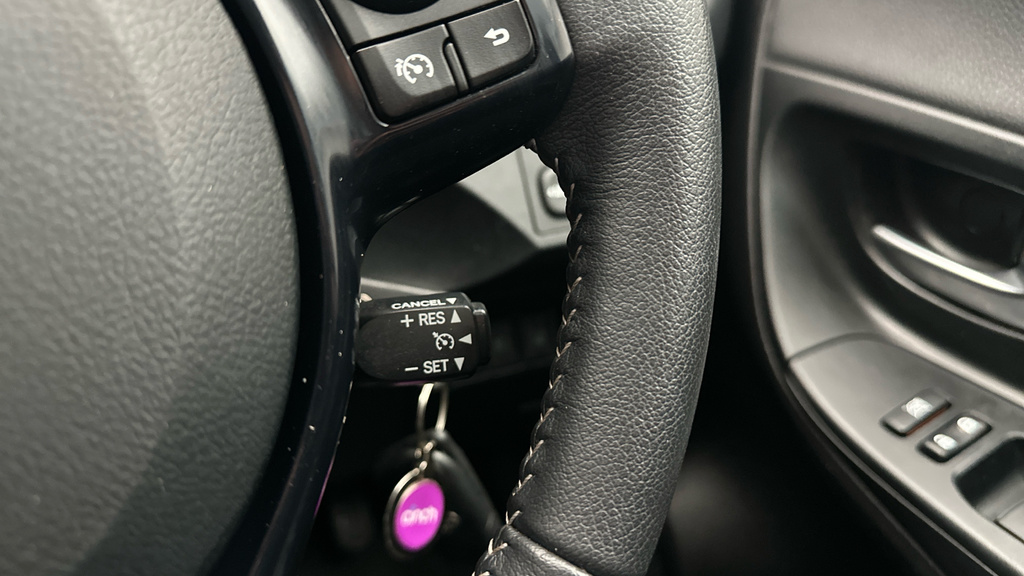 Toyota Yaris Icon Tech Red #15