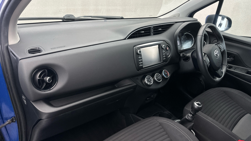 Toyota Yaris Icon Tech Red #10