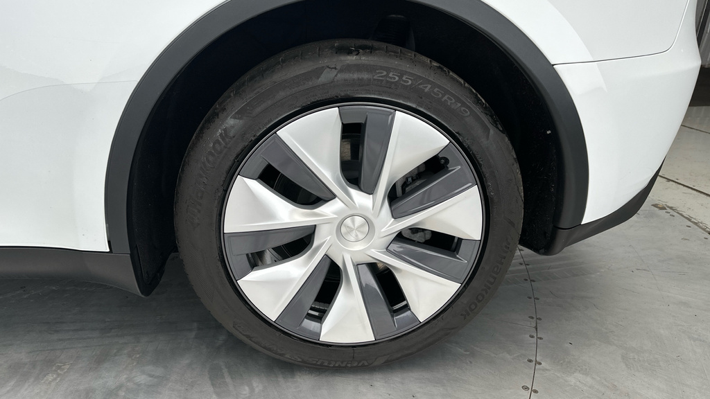 Tesla Model Y Suv Dual Motor Long Range 4Wde 202473 Black #26