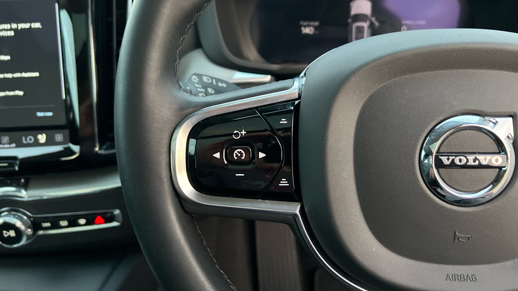 Volvo XC60 Suv Black #30