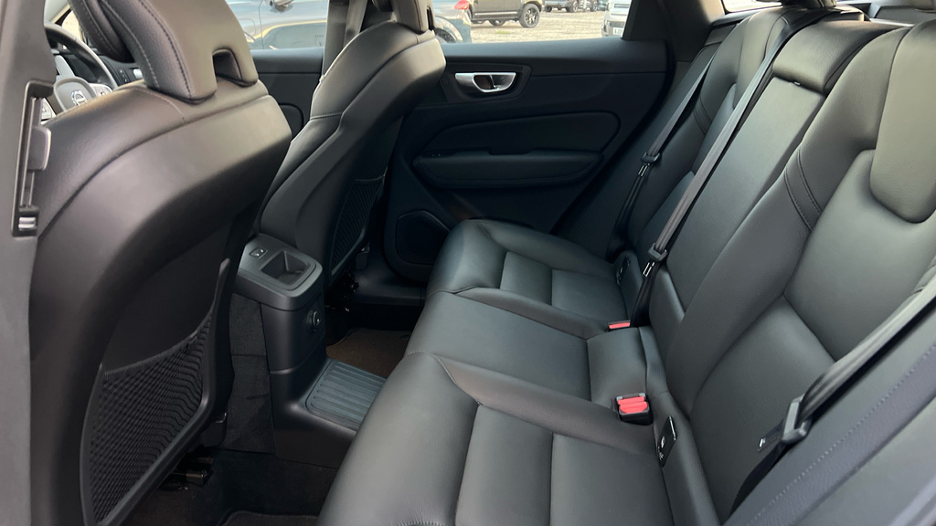 Volvo XC60 Suv Black #14