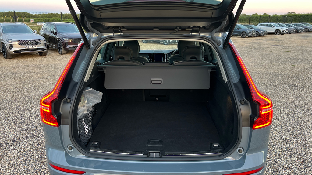 Volvo XC60 Suv Black #15