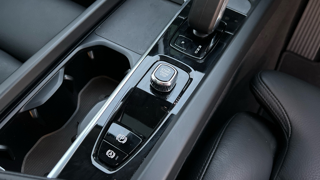 Volvo XC60 Suv Black #36