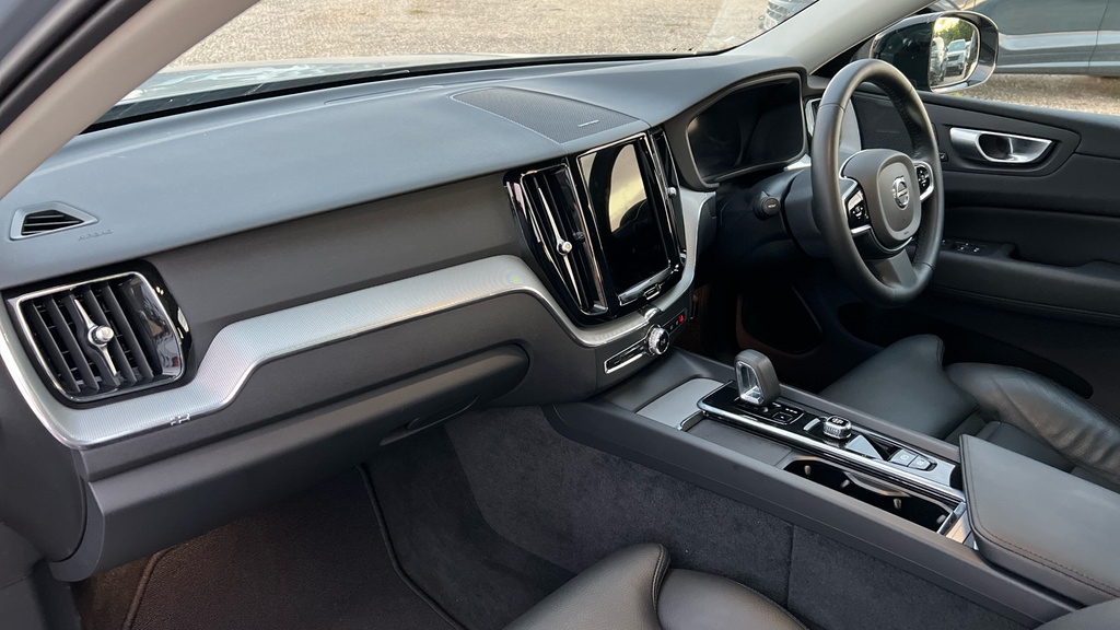 Volvo XC60 Suv Black #10