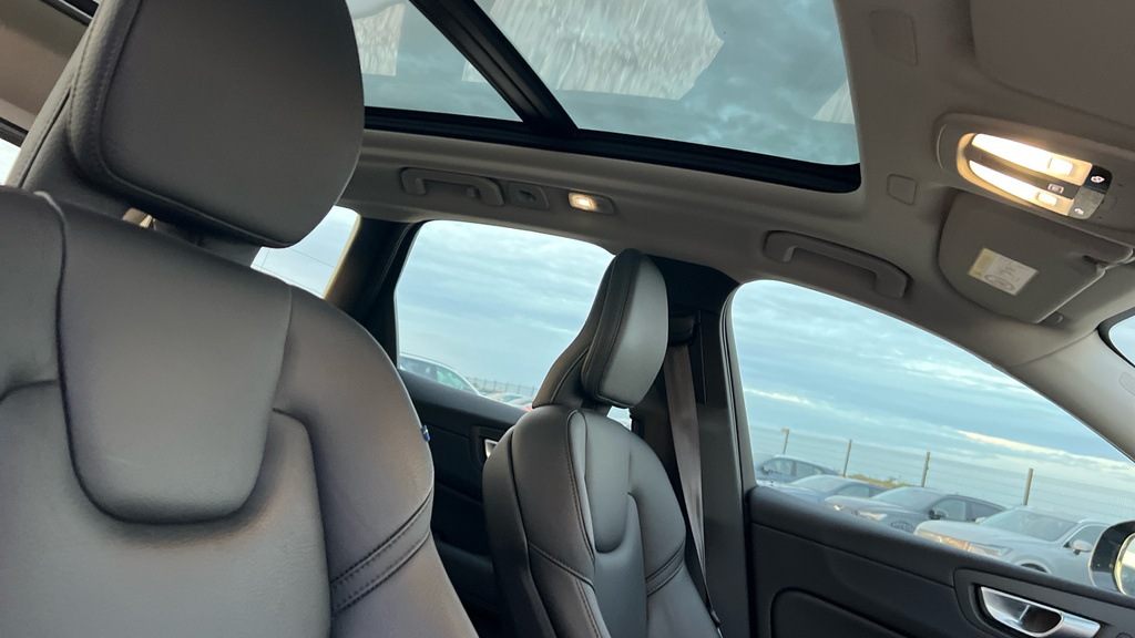 Volvo XC60 Suv Black #40