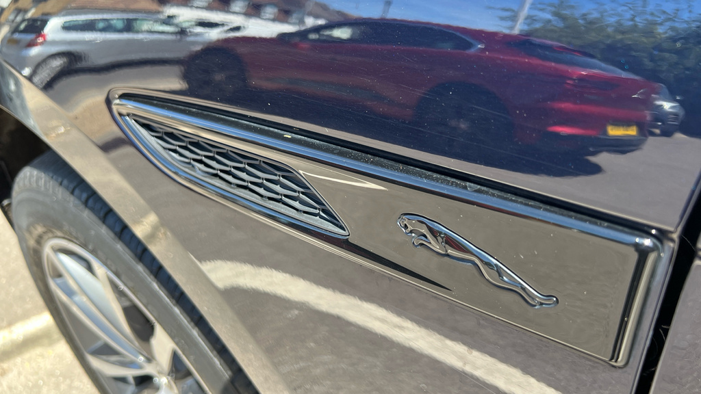 Jaguar F-Pace 2.0 D200 R-dynamic Se Black Awd Estate Blue #40