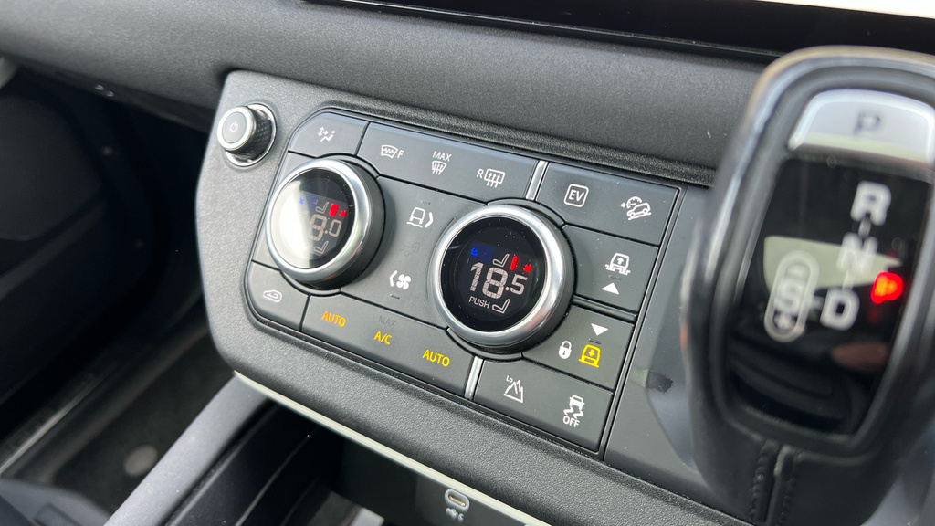Land Rover Defender X-dynamic Se Red #31
