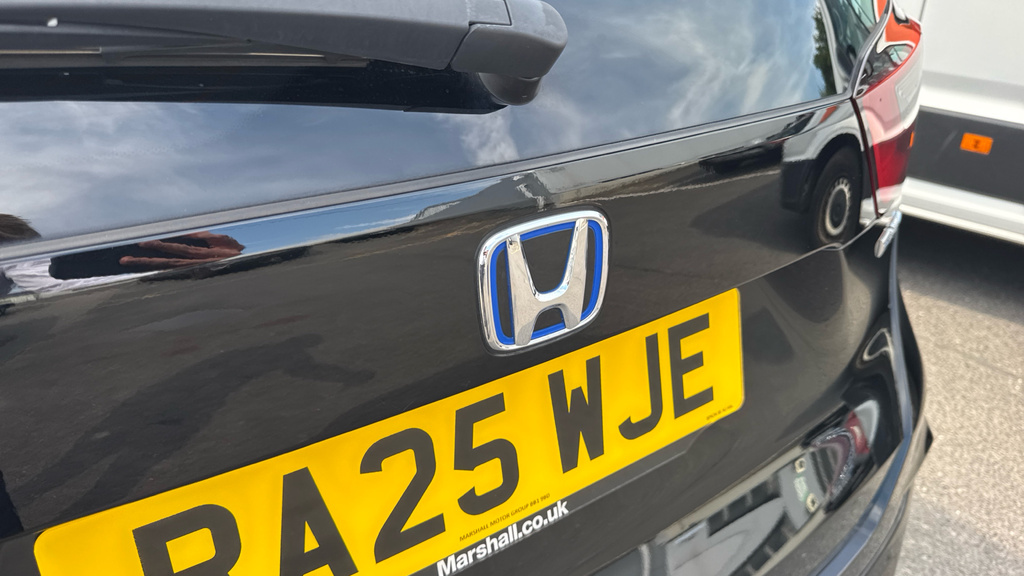 Honda Jazz Advance White #28