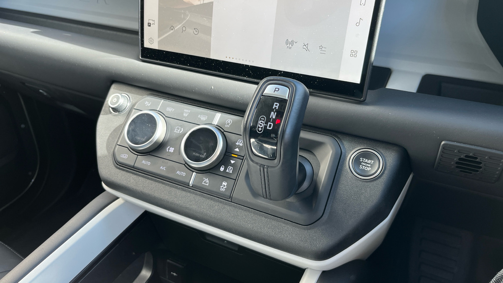 Land Rover Defender 3L X-dynamic Hse Grey #26